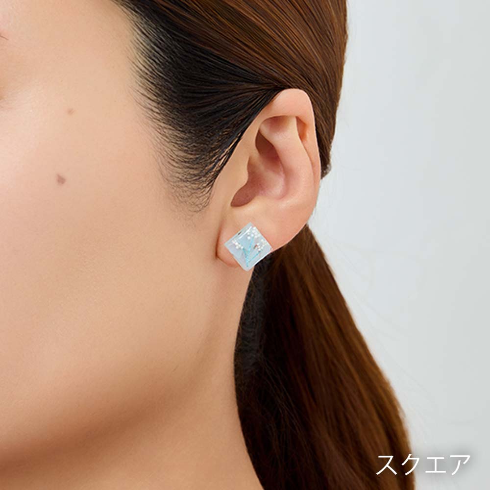 化粧品容器から生まれたピアス　