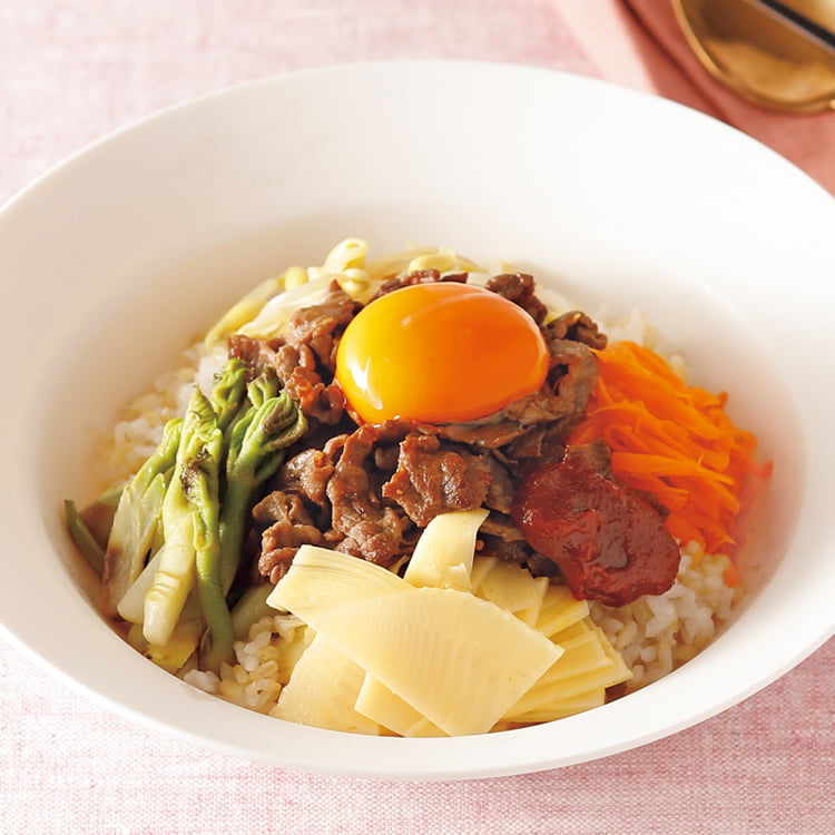 和風の具材で楽しむ「山菜のビビンパ」