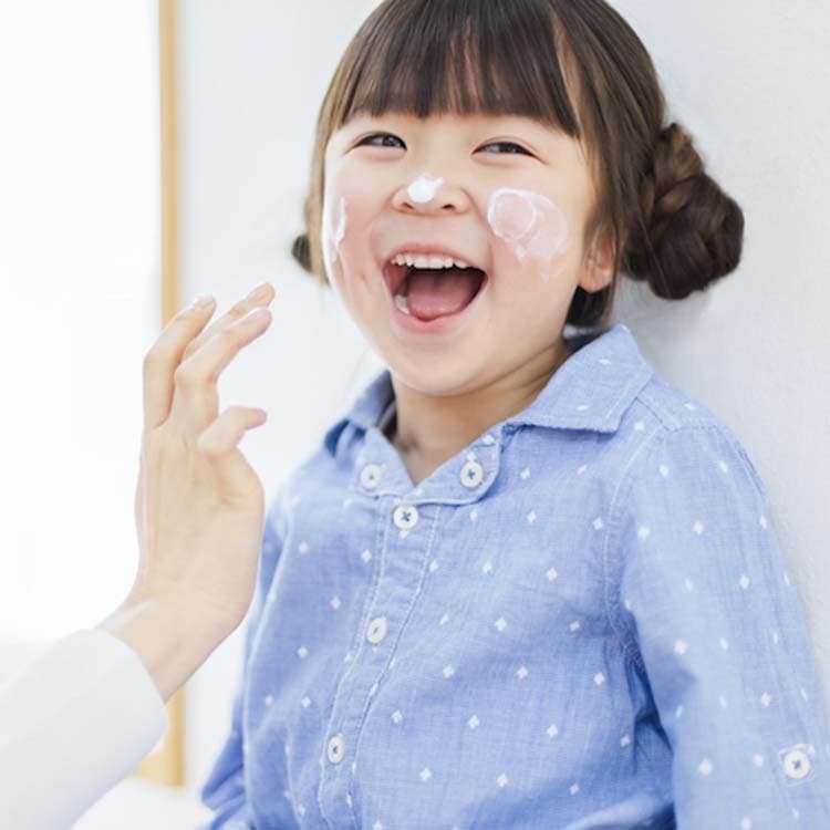 子どもが自分で保湿したくなる「魔法のコトバ」 【現役保育士監修】 | ビューティ・美容 | FANCL CLIP ・美容と健康の旬な情報をお届け♪