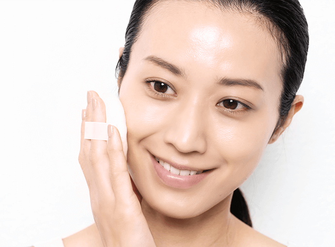 ④仕上げにフェイスパウダーをふんわりと