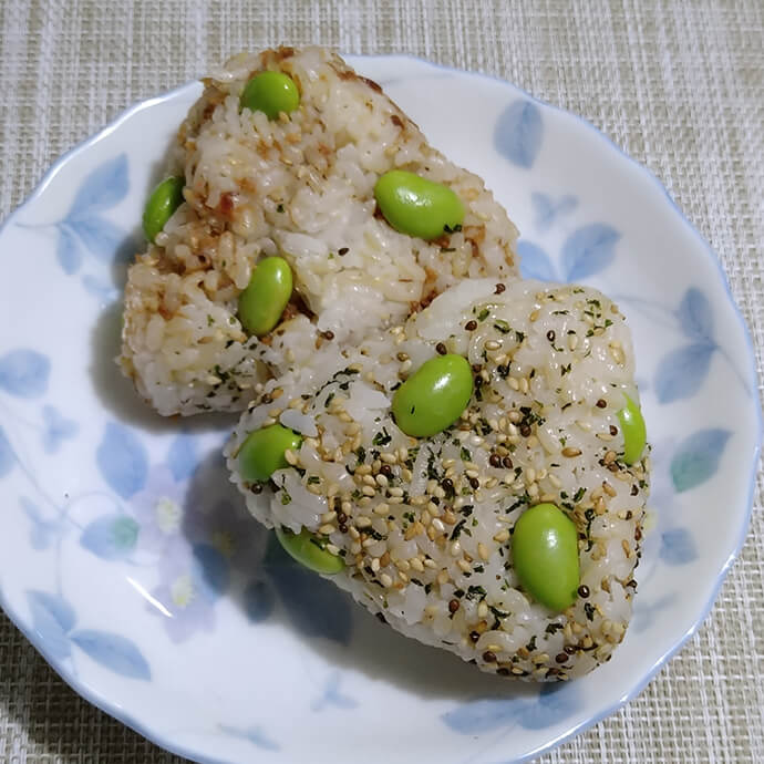 ごま香る簡単おにぎり