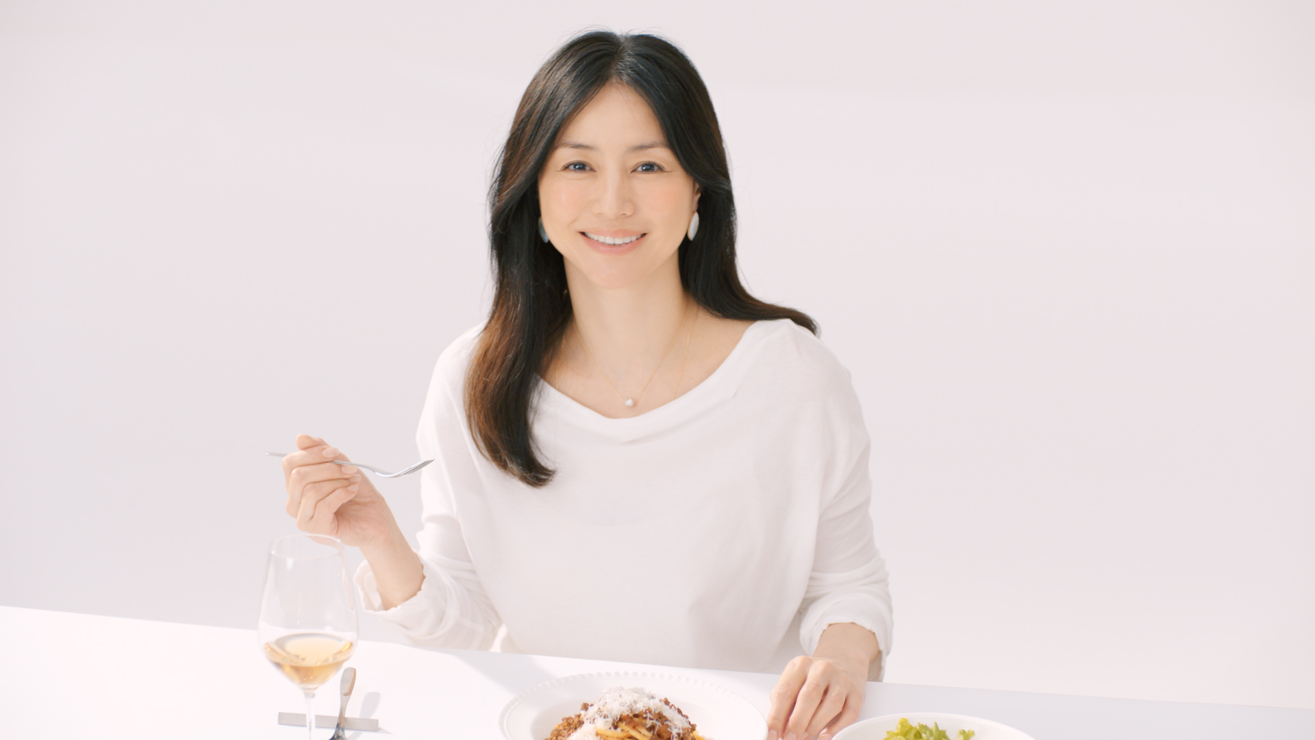 プレミアムカロリミット「食べるしあわせを守りたい」篇　30秒